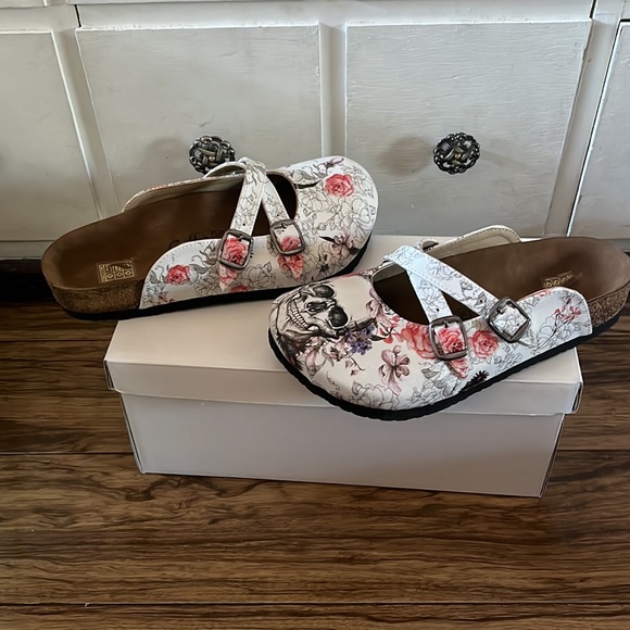 Cella-Painted floral Skull cross-strap mule white/pink design-NIB LAST PAIR!!! - Picture 5 of 10